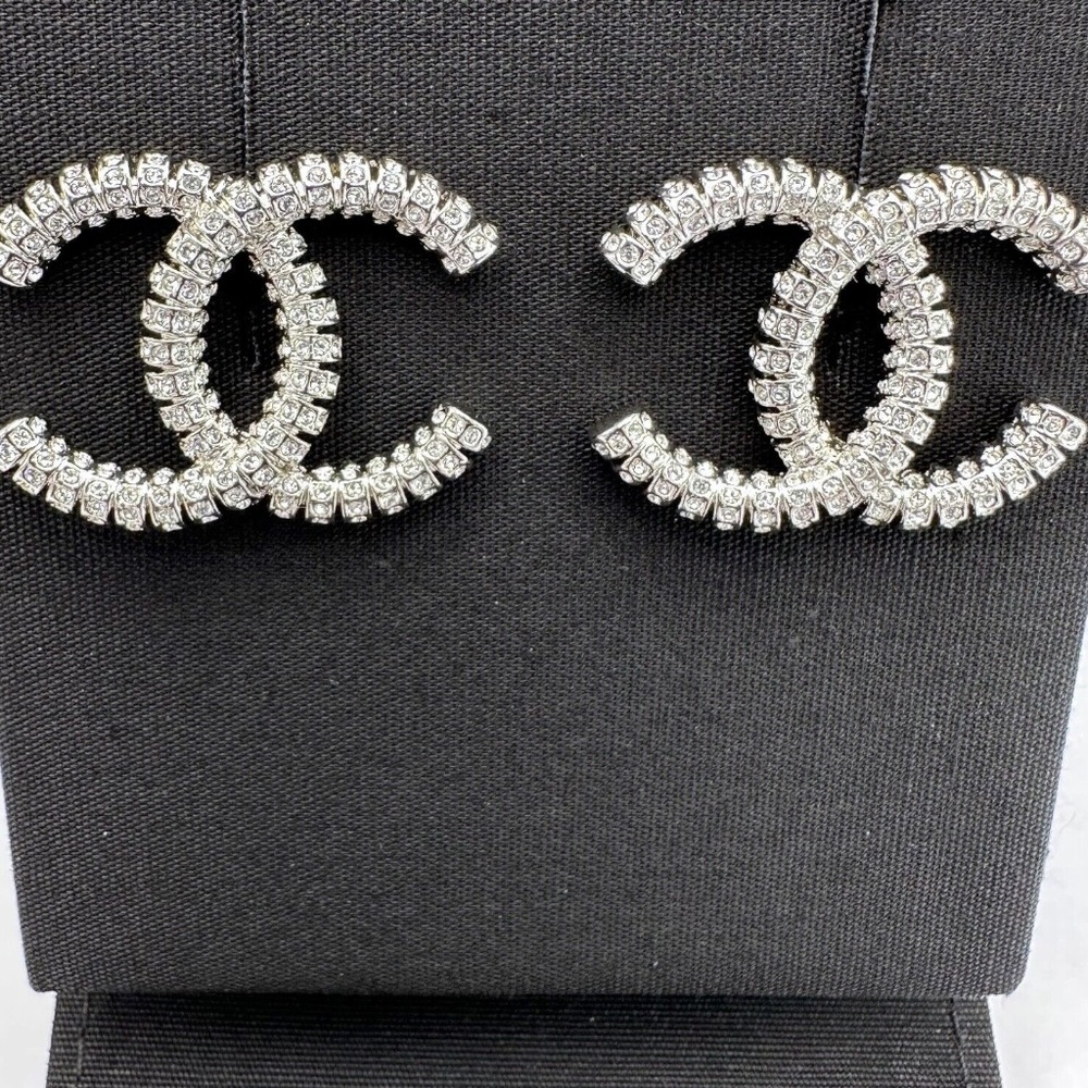 ❌❌ SOLD Chanel 2023 Big Interlocking CC Logo Crystal Stud Statement New Earrings - Picture 8 of 12